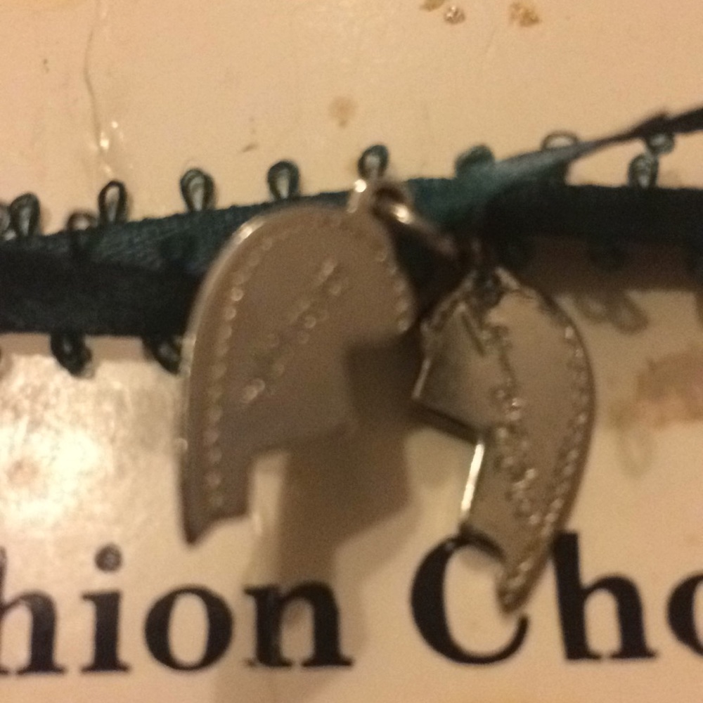 Choker necklace